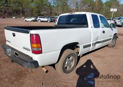 2002 Chevrolet Silverado 1500 Ls z USA, uszkodzony, nr VIN 2GCEC19V221168795